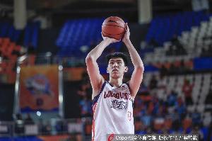 媒体人：徐昕要真有心气 一定要勇敢赴美闯荡一番 兑现自己的天赋