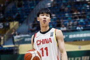 媒体人:路易斯维尔大学主帅的水平很高 球队打法非常适合张博源