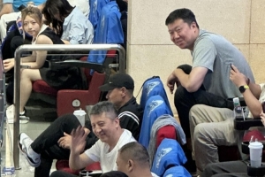 谁会入选短训营？中国男篮教练组观战京沪G3 赵继伟王治郅现身